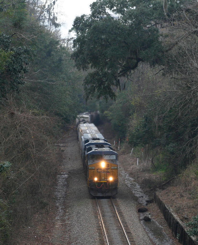 CSX 5451 leading Q606 up the hill
